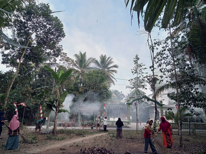 KERJA BAKTI LINGKUNGAN MASJID AL-HUDA 01