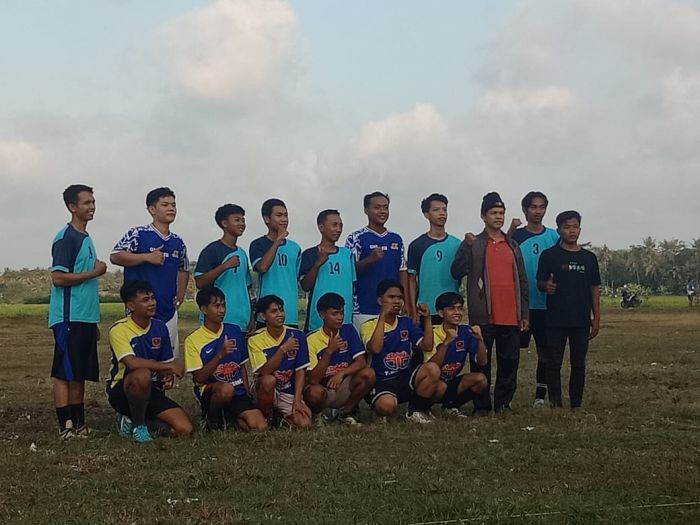 PERTANDINGAN SEPAK BOLA RENDENG VS PEKEYONGAN 1