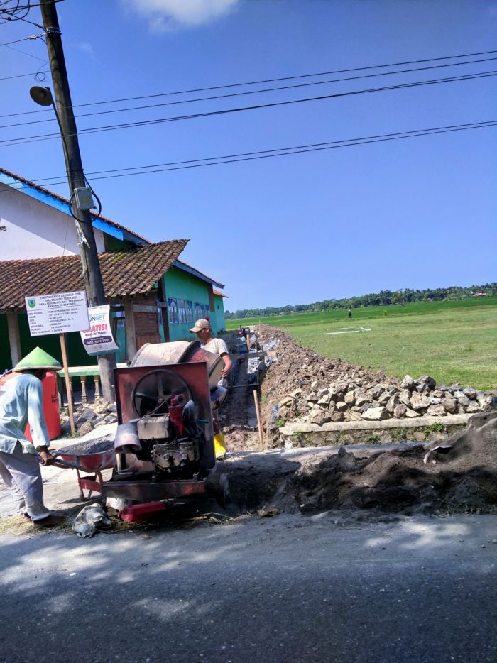 PEMBANGUNAN SALURAN IRIGASI DESA SIDOMULYO 02