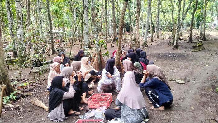 Kerja Bakti Pemuda Pemudi Permala: Melestarikan Tradisi dan Kebersihan Makam 02