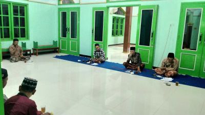 Kebersamaan Panitia dan Warga Dukuh Jalasida dalam Rapat Persiapan Maulid Nabi